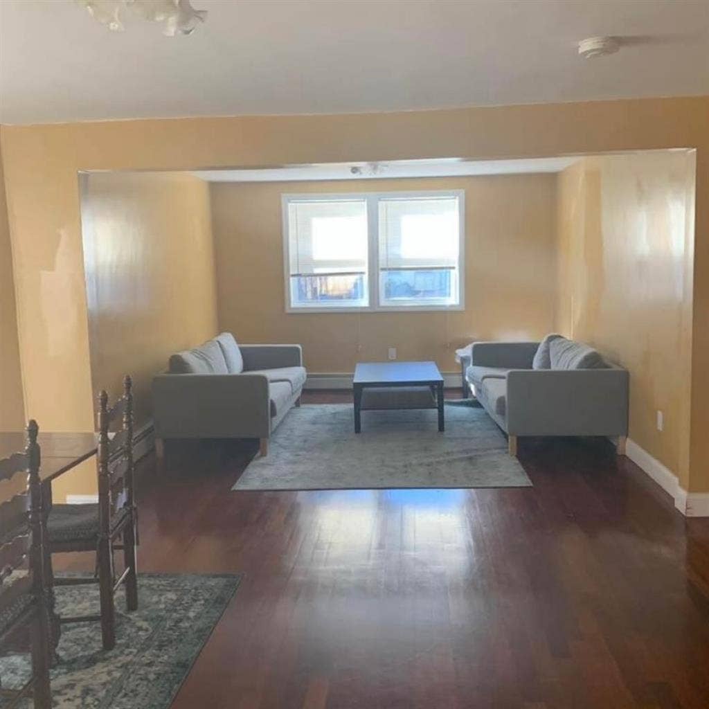 Rooms for rent in large JP home.