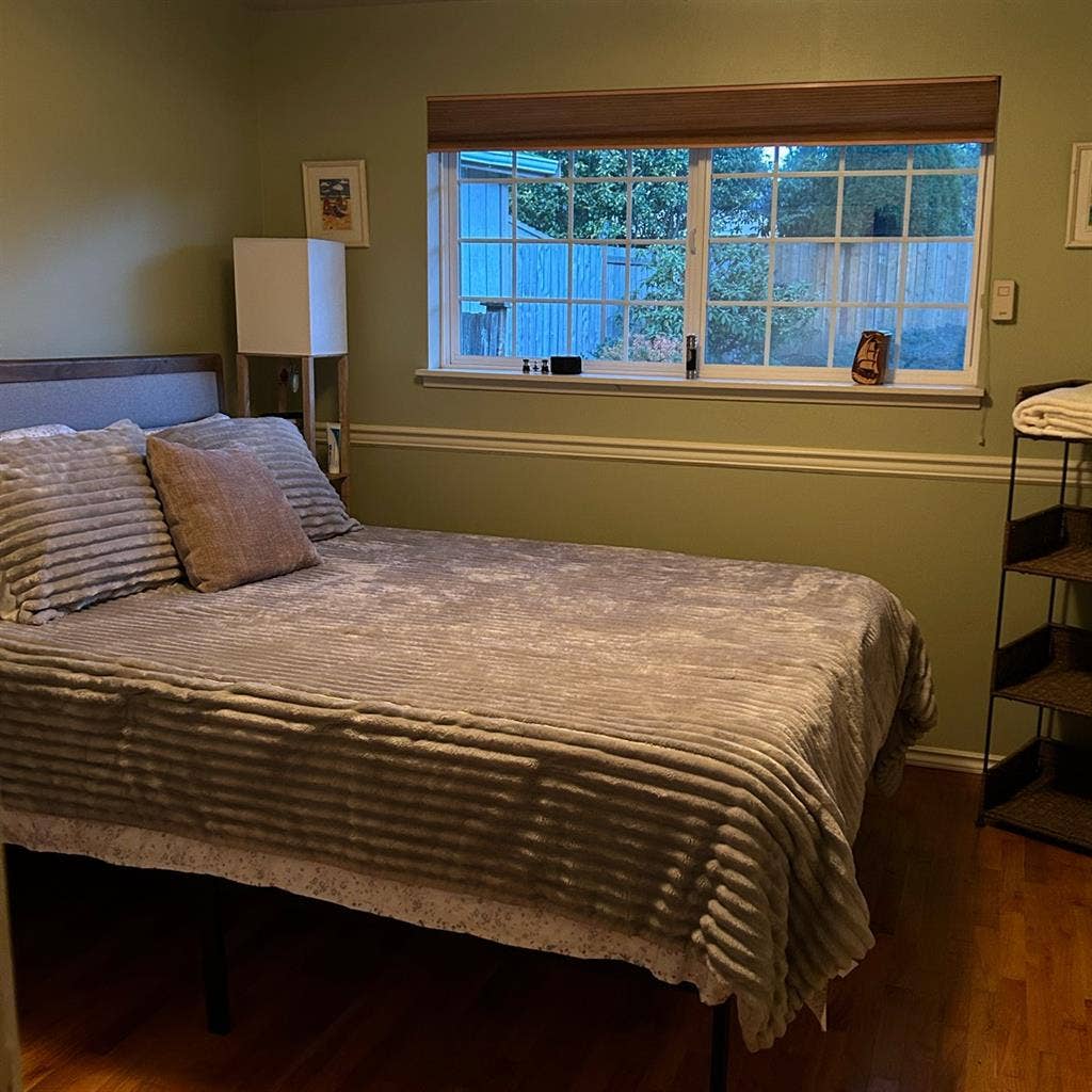 LYNNWOOD- Bedroom/Home Rental