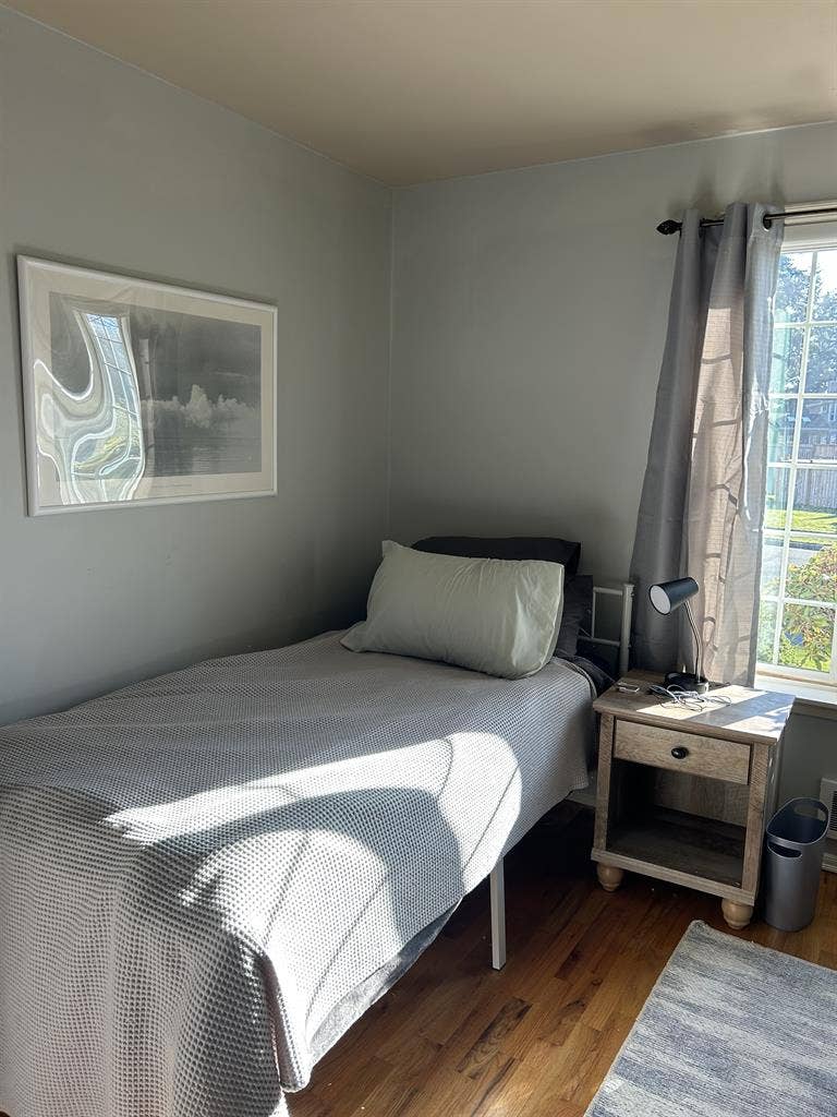 LYNNWOOD- Bedroom/Home Rental