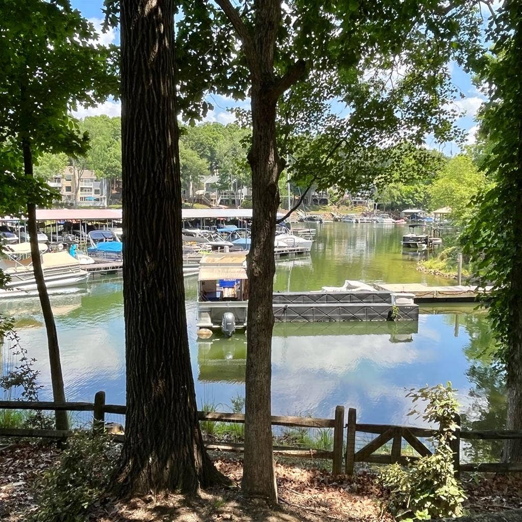 Peaceful Tega Cay Cottage