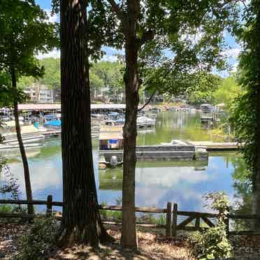 Peaceful Tega Cay Cottage