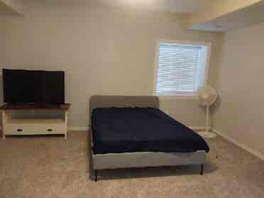 1master bedroom 5pcBath&laundry