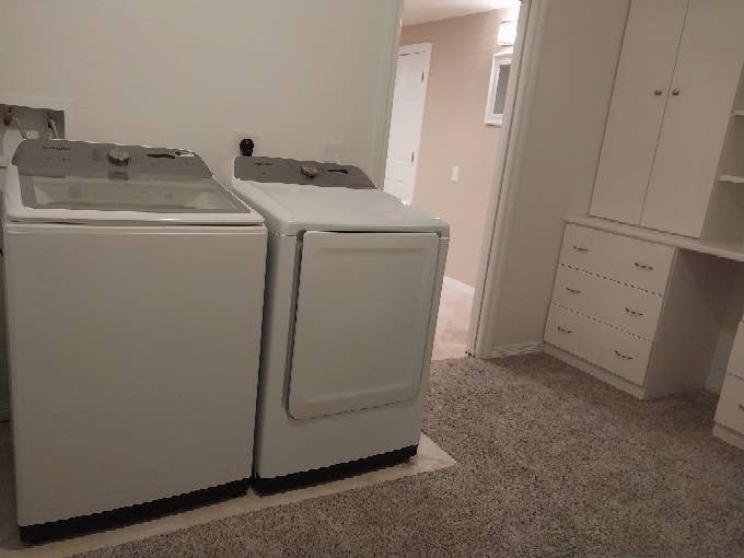 1master bedroom 5pcBath&laundry