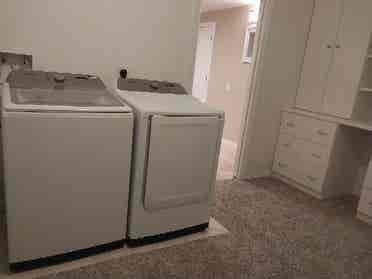 1master bedroom 5pcBath&laundry