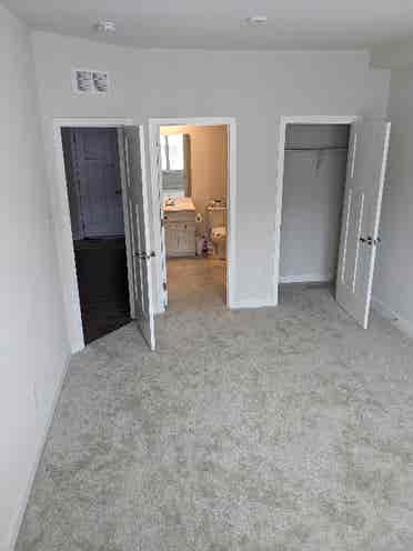 Spacious 1st-Floor Bedroom/Bathroom