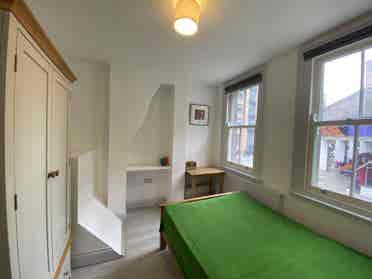 4-bedroom house 2 share in Barbican