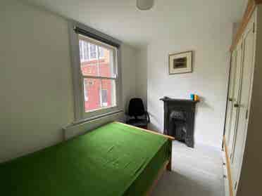 4-bedroom house 2 share in Barbican