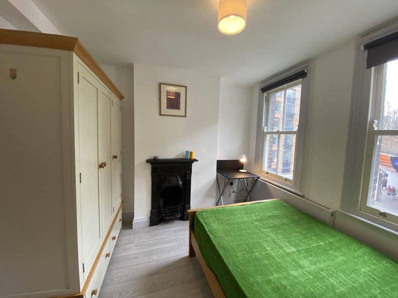 4-bedroom house 2 share in Barbican