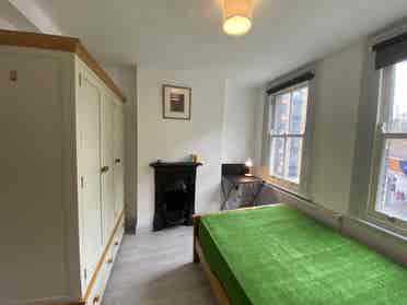 4-bedroom house 2 share in Barbican