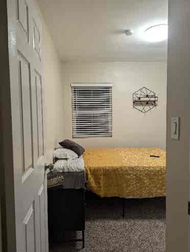 Van nuys room in  friendly home