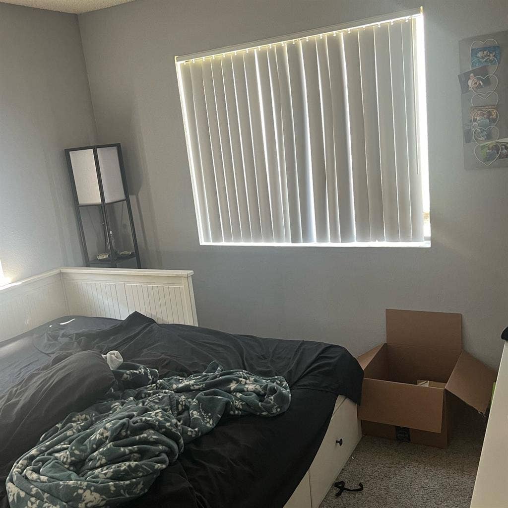 One room in 3 bedroom apartment