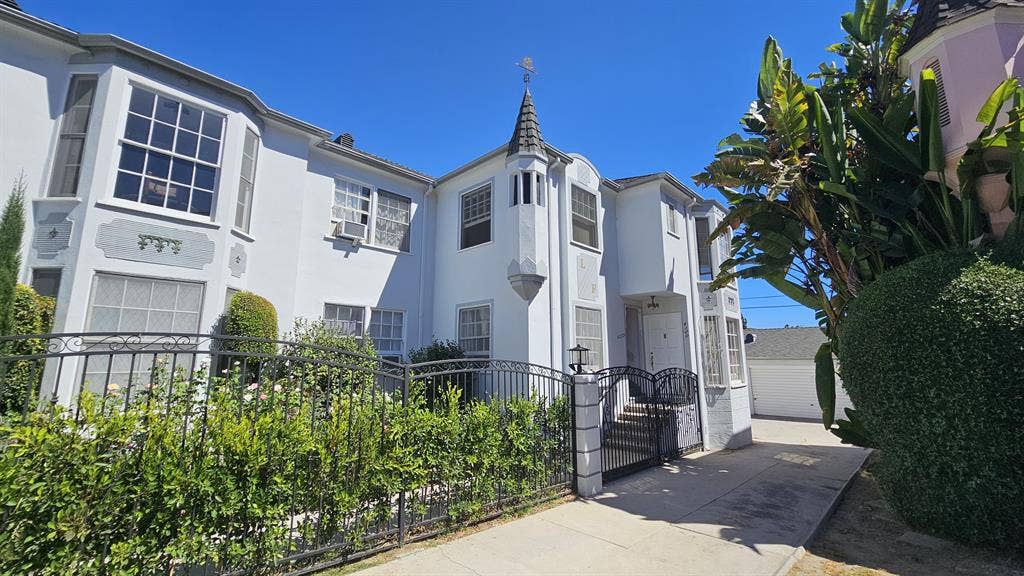 Private bedroom in Los Feliz!