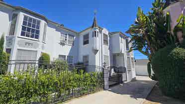 Private bedroom in Los Feliz!