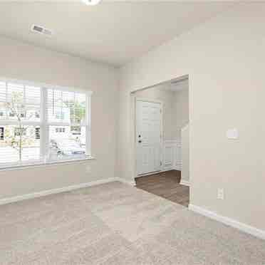 3 beds townhome available for rent