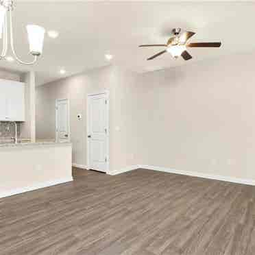 3 beds townhome available for rent