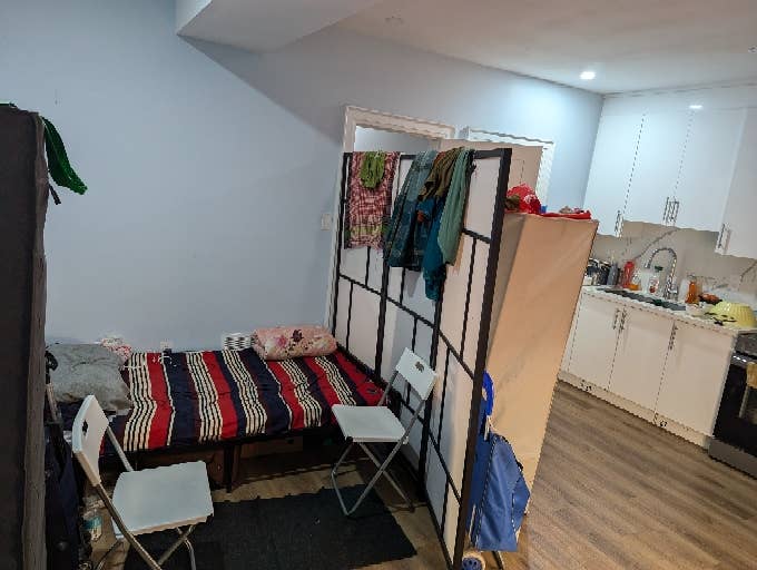 1 single seat rent in basement