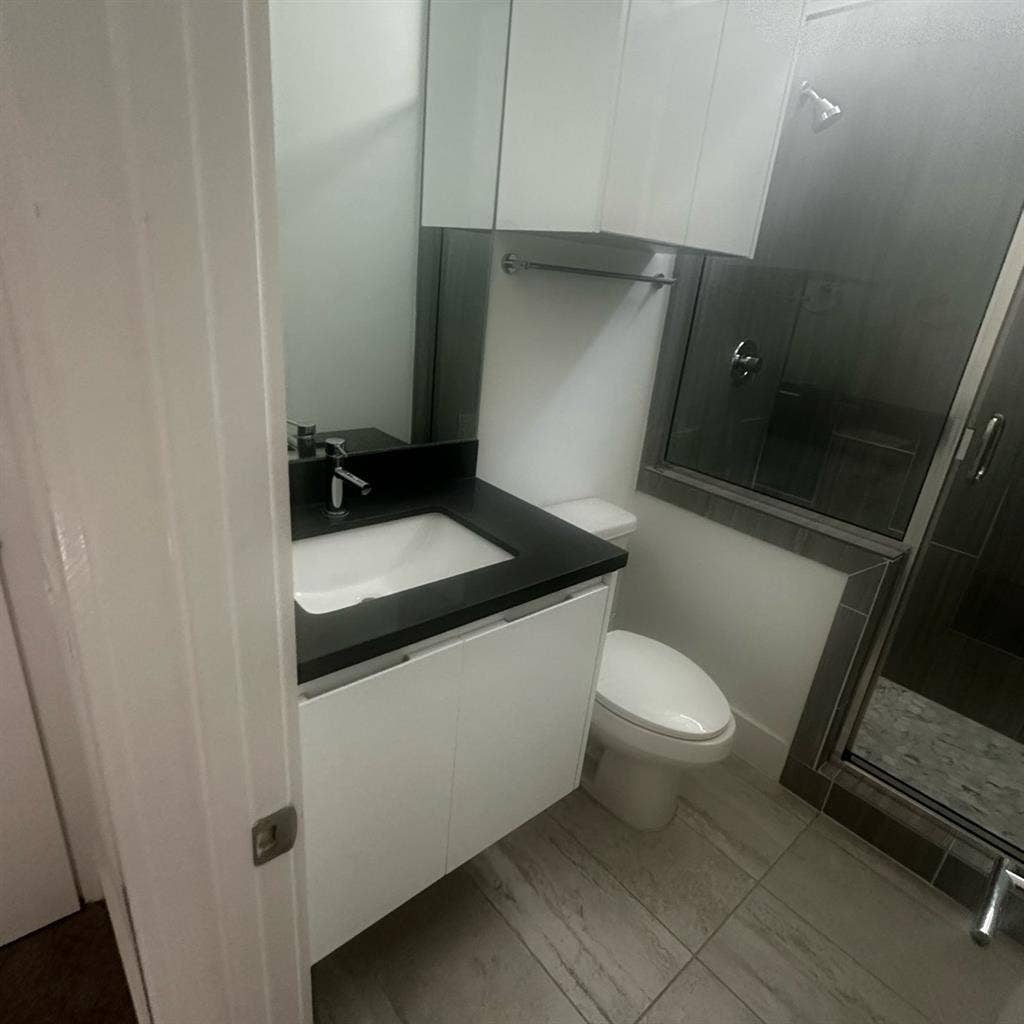 Private Room/Bath in Heights!