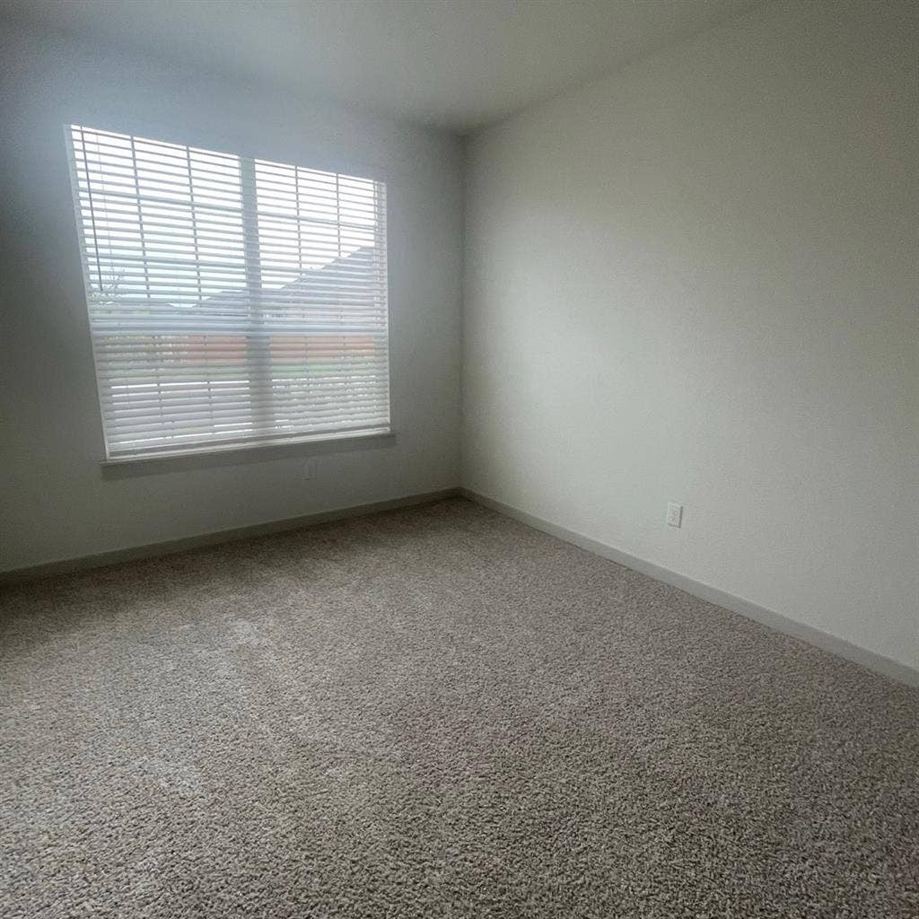 Room for rent in Shadowglen