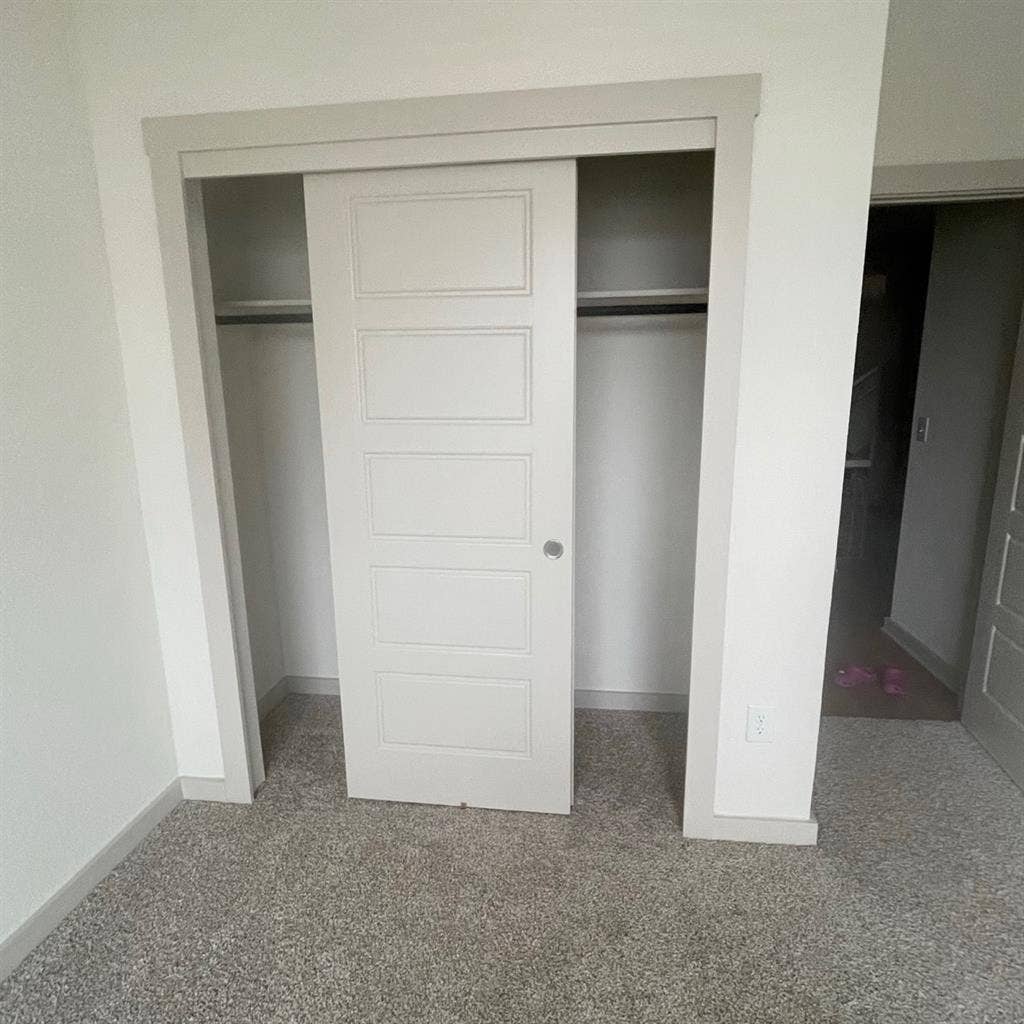 Room for rent in Shadowglen