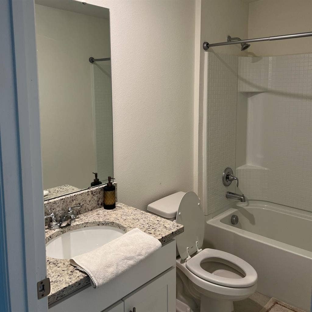 2 Bedroom and Private Bathroom