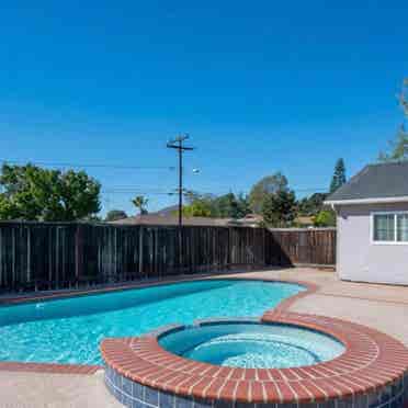 Huge House with pool and jacuzzi