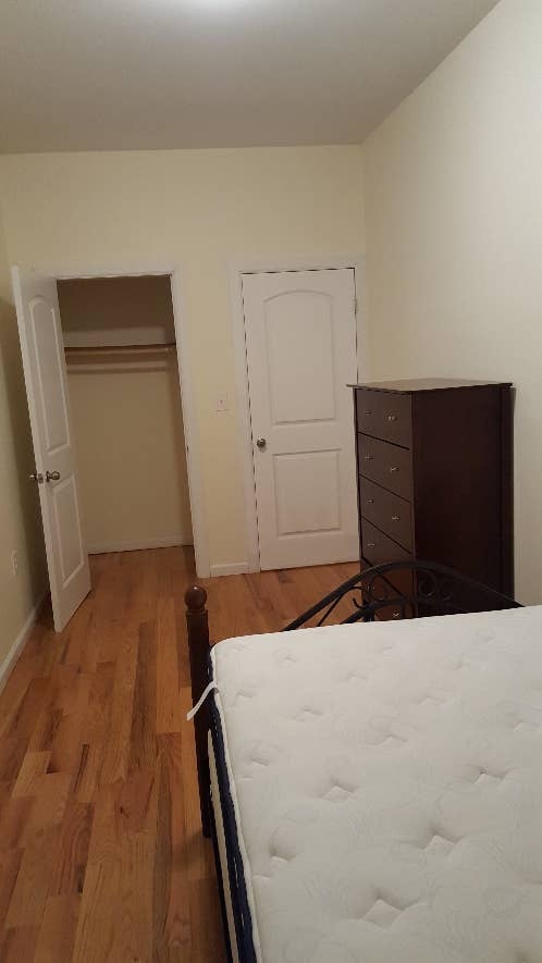 Beautiful Room,1 Block from J train