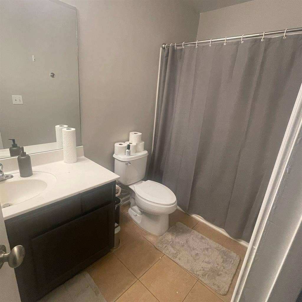 1 Room, shared bathroom