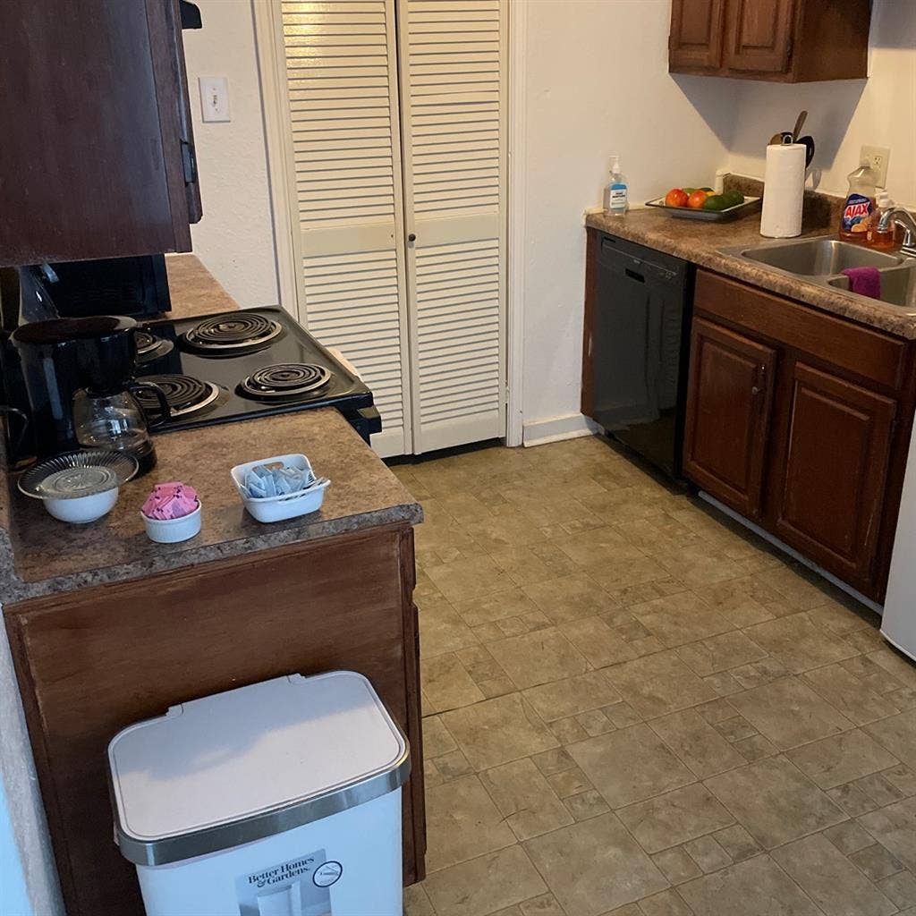 2 rooms with bath for rent.  per