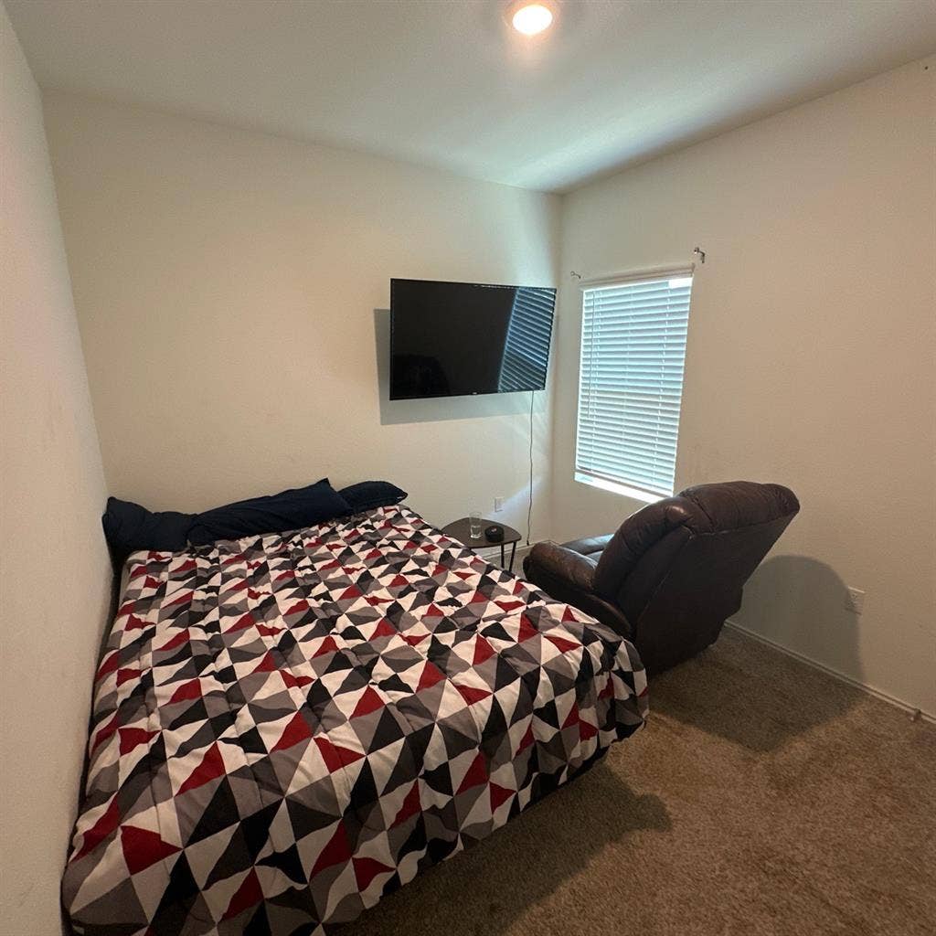 1 room with separate bathroom