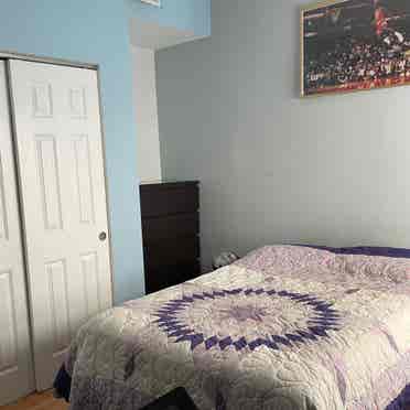 Cool Bedroom in Buena Park, Chicago