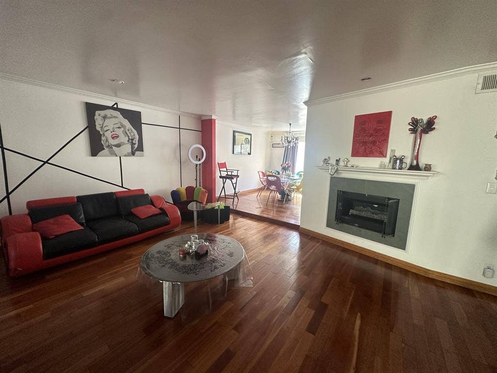 GORGEOUS MODERN ART DECO TOWNHOUSE