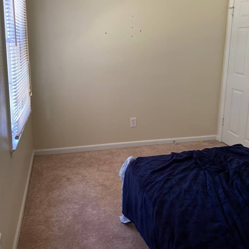 Room for rent and shared bathroomm