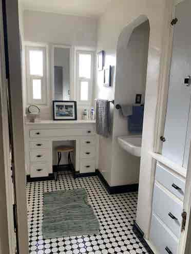 Share a 3B historic home
