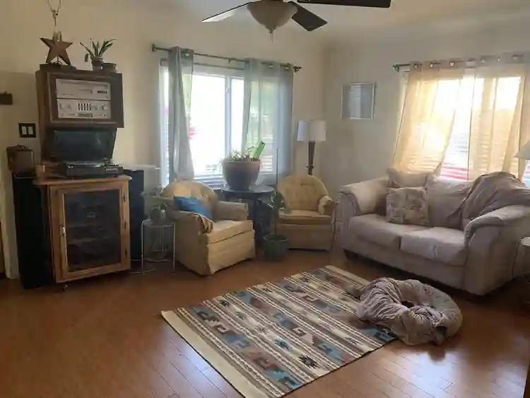 Share a 3B historic home