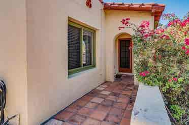 Share a 3B historic home