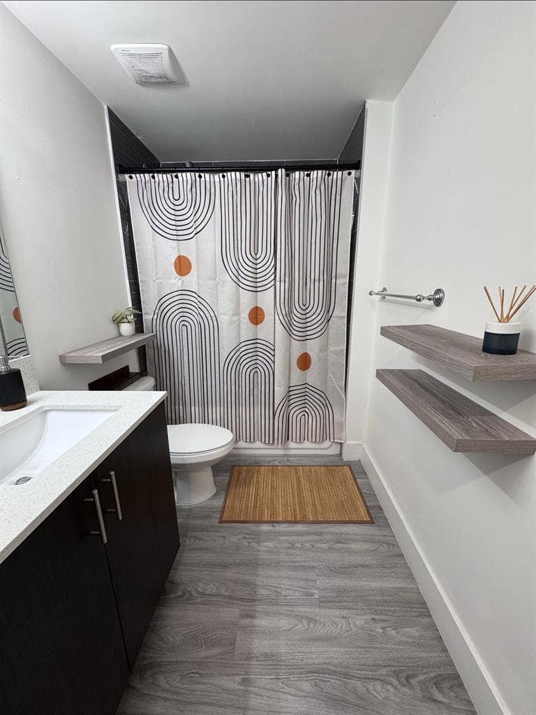 Roomate wanted :)
