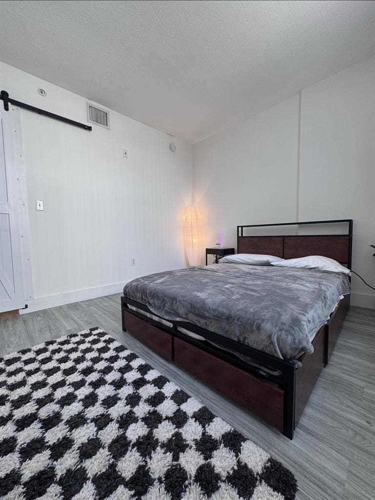 Roomate wanted :)