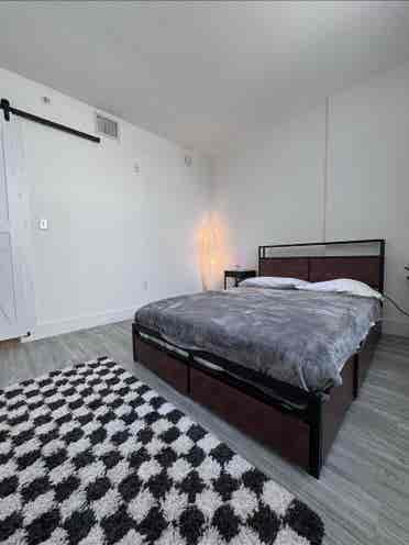 Roomate wanted :)