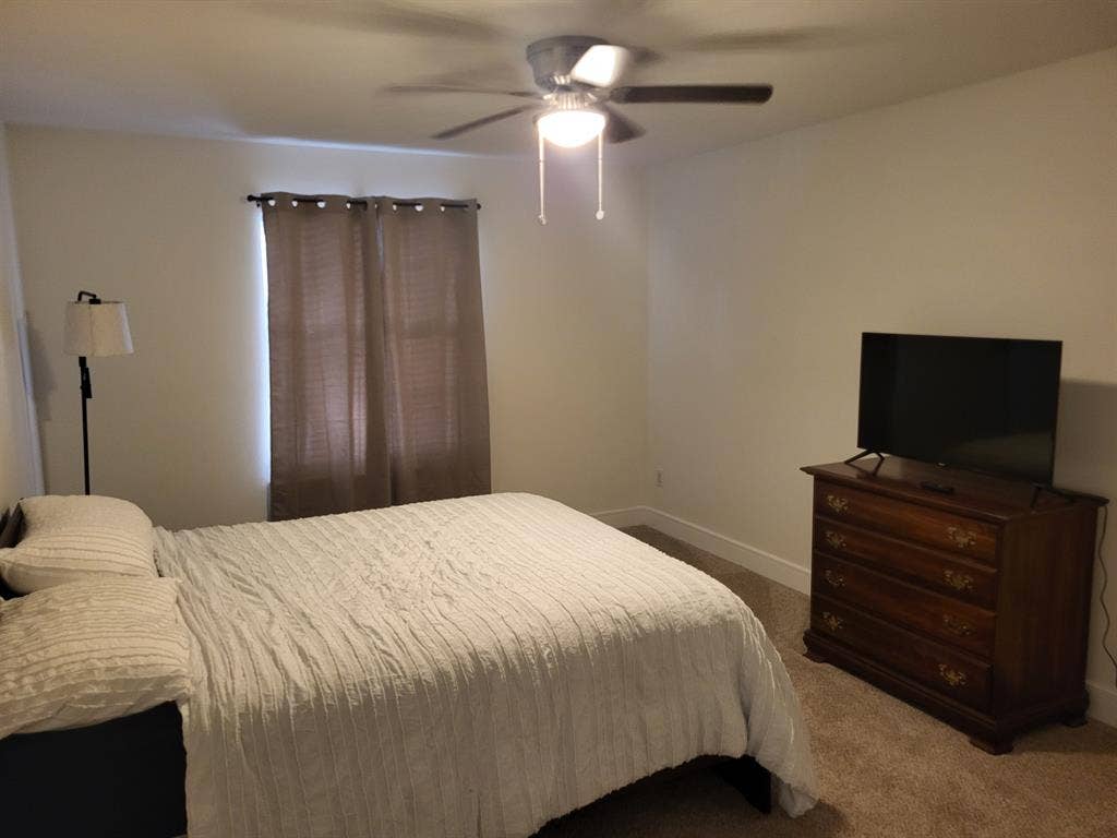 Looking for roommates Round Rock!