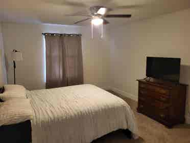 Looking for roommates Round Rock!