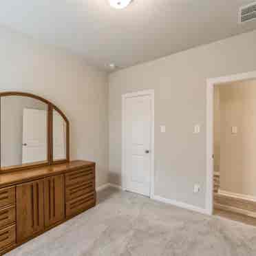 Female Only-
room to rent near IAH.