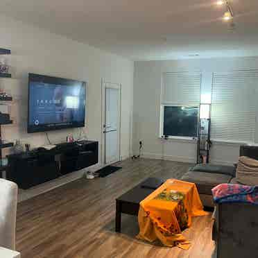 2 bed/bath looking for roommate