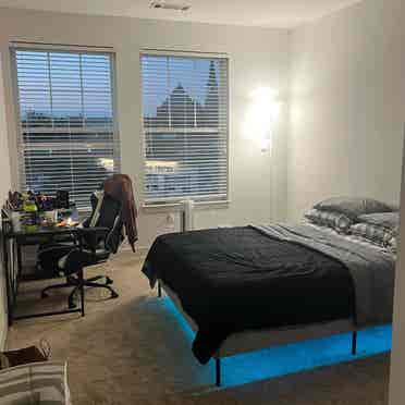 2 bed/bath looking for roommate