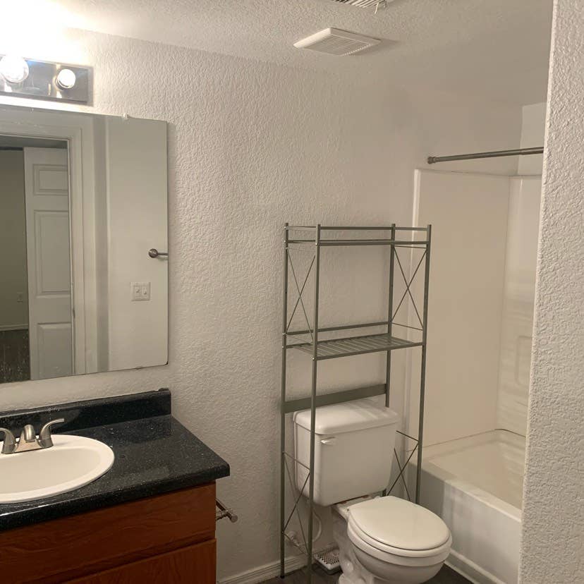 1 room with private bathroom