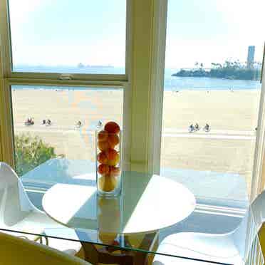 1 BD in BEACHFRONT CONDO!