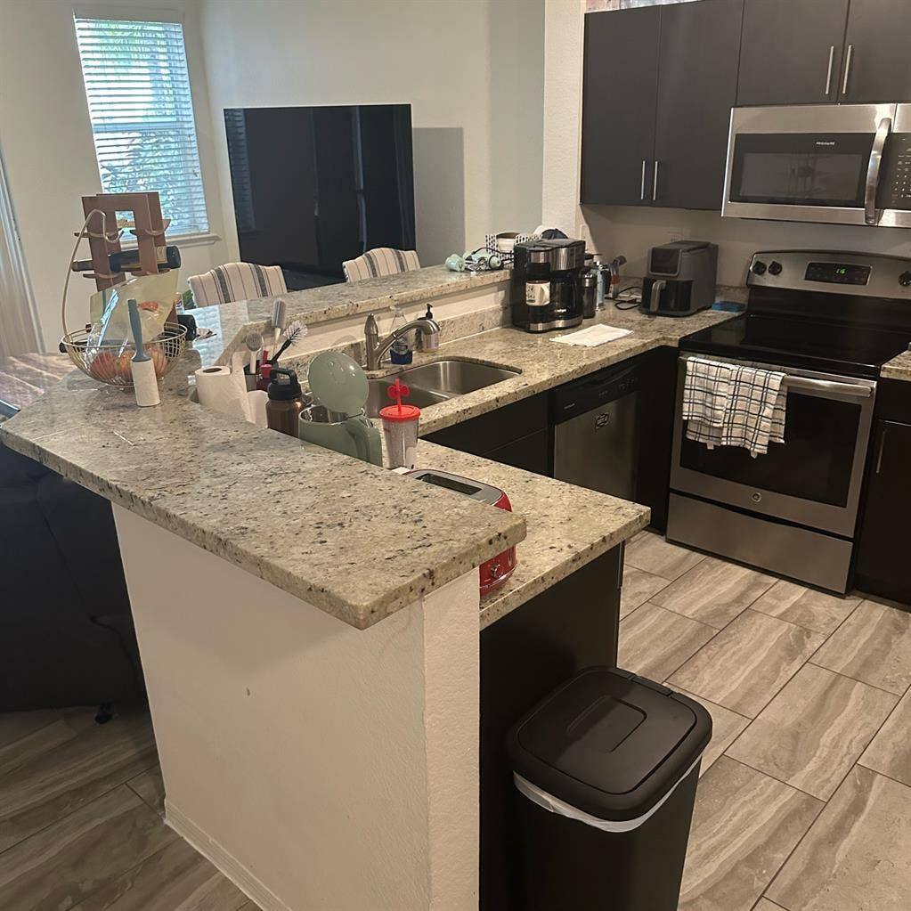 Bedroom/Bath available,  Doral