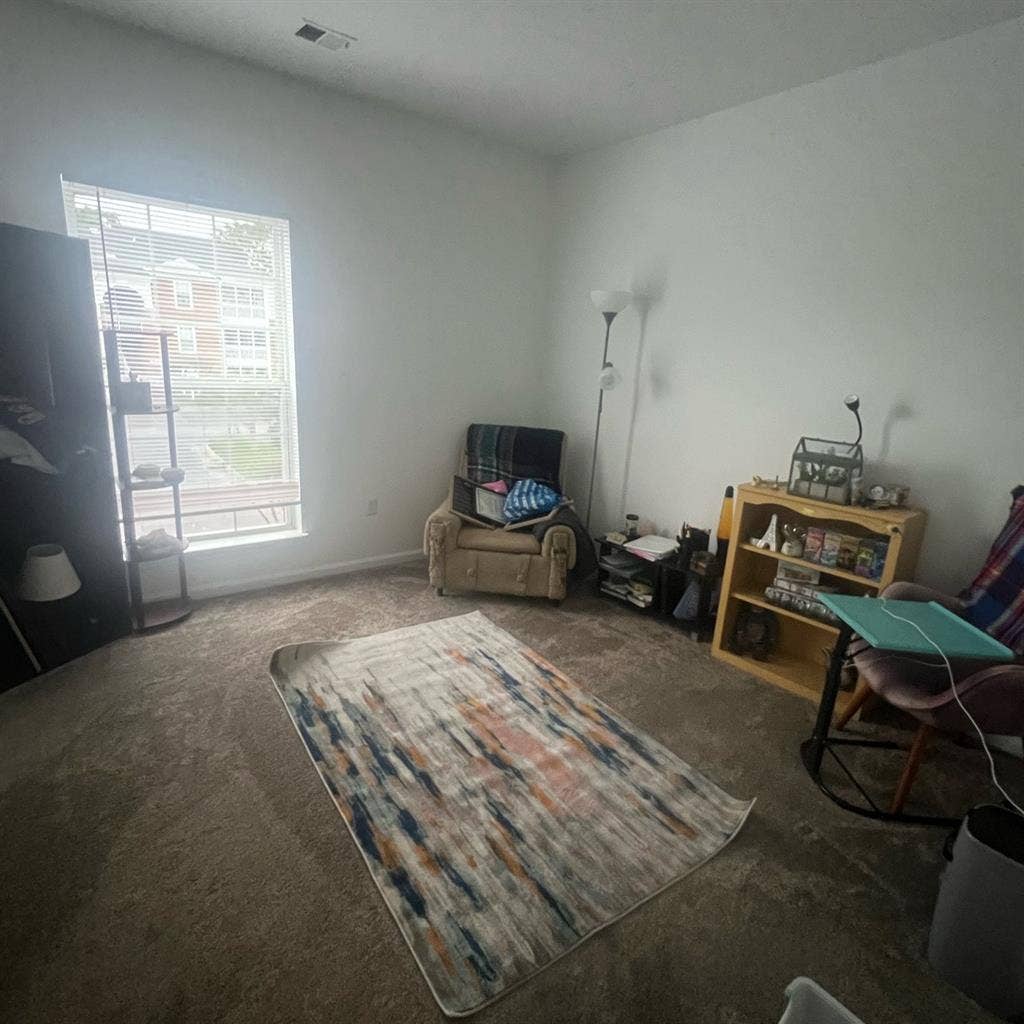 1 Room Available in Apartment