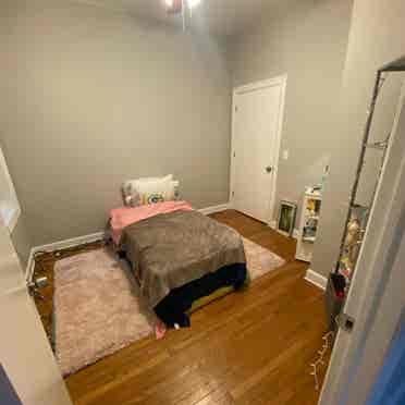 Room for rent in Ravenswood chicago