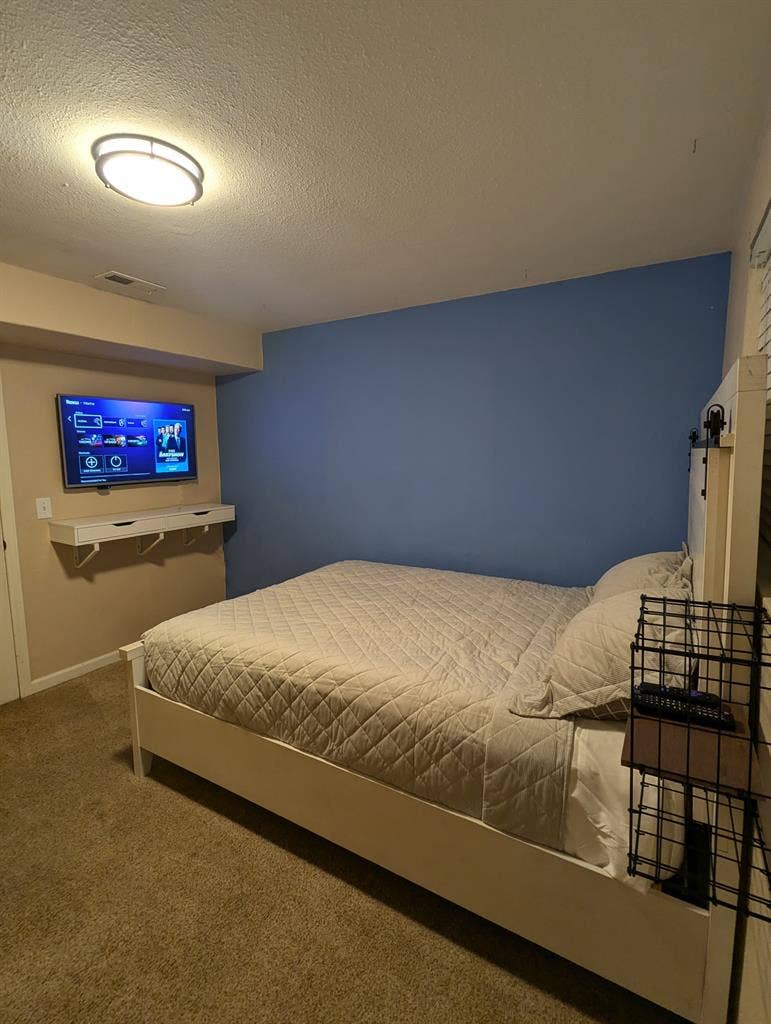 Cozy furnished room for rent!