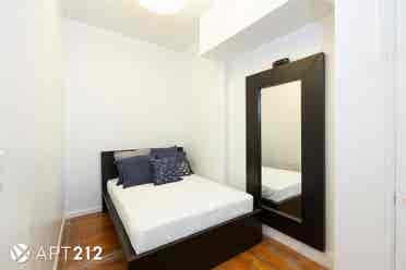 Rooms in 5 bedroom Apartment